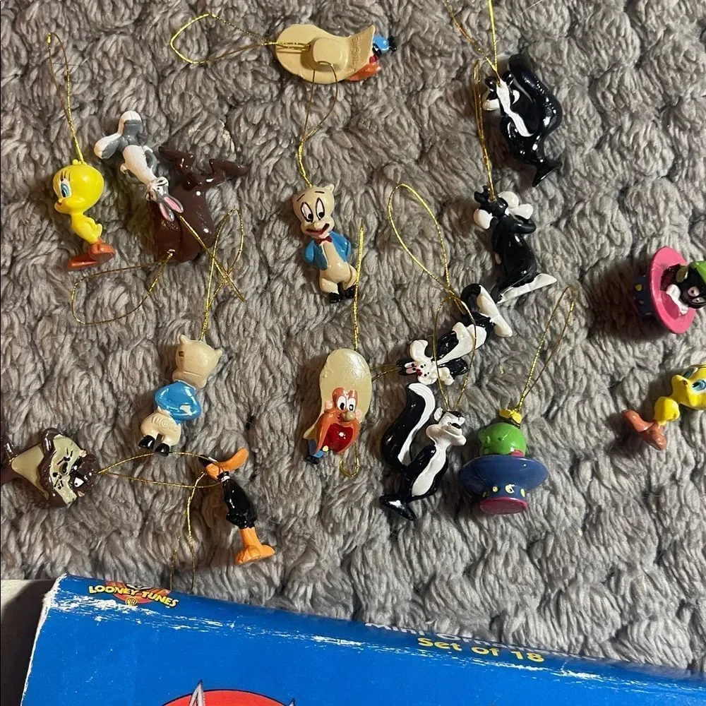 Vintage Looney Tunes Warner Bros. Mini Ornaments Set - Multicolor